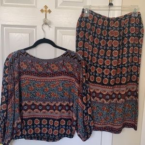 2pc skirt & top in a Great floral pattern, hobo